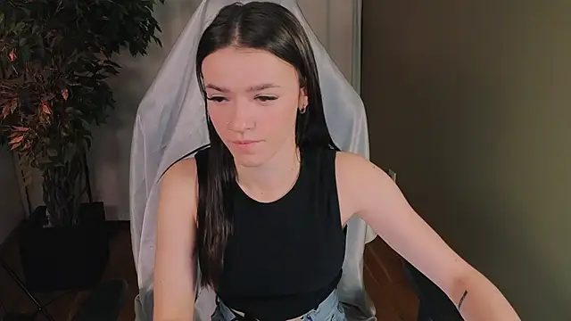 Snapshot of E_l_i_z_e_ chatting on October 24, 2025, 5:39 am E l i z e online show from October 24, 2025, 5:39 am