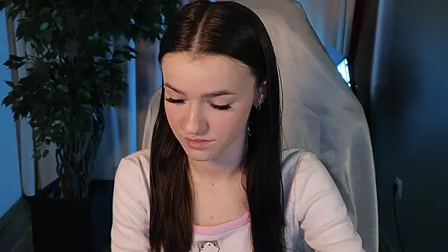 Snapshot of E_l_i_z_e_ chatting on October 17, 2025, 5:22 am E l i z e online show from October 17, 2025, 5:22 am