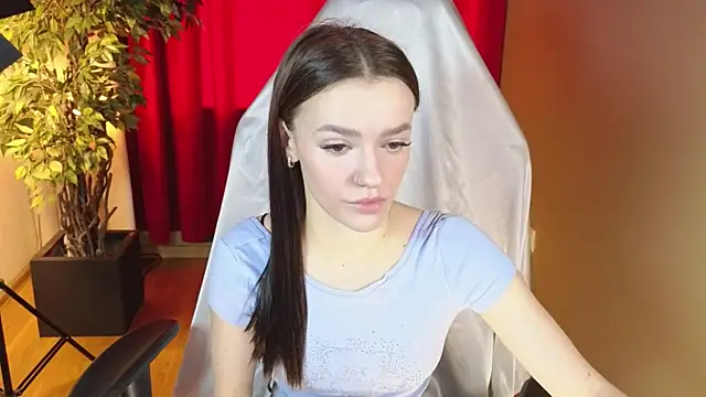 Snapshot of E_l_i_z_e_ chatting on October 8, 2025, 5:20 am E l i z e online show from October 8, 2025, 5:20 am