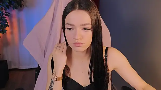 Snapshot of E_l_i_z_e_ chatting on October 10, 2025, 5:19 am E l i z e online show from October 10, 2025, 5:19 am