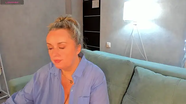 Snapshot of Sky_Kuper chatting on October 11, 2025, 12:11 am Sky Kuper online show from October 11, 2025, 12:11 am