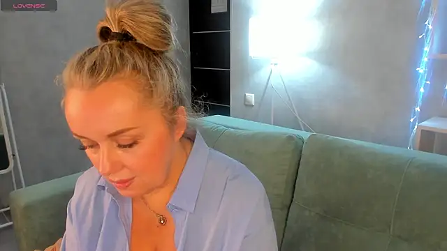 Snapshot of Sky_Kuper chatting on September 17, 2025, 11:51 pm Sky Kuper online show from September 17, 2025, 11:51 pm