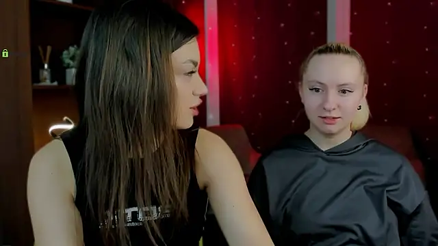 Snapshot of mila_glow1 chatting on February 4, 2026, 6:19 am mila glow1 online show from February 4, 2026, 6:19 am