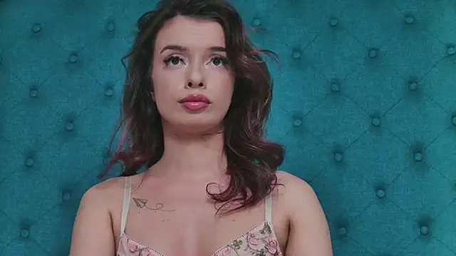 Snapshot of LollyShine chatting on February 24, 2026, 8:31 pm LollyShine online show from February 24, 2026, 8:31 pm