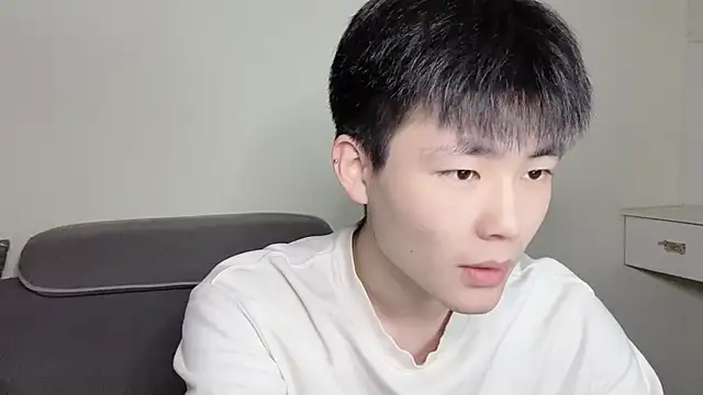 xiaoyang5200 online show from November 2, 2025, 1:38 pm