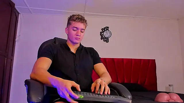 Snapshot of paull_george chatting on September 22, 2025, 1:50 pm paull george online show from September 22, 2025, 1:50 pm