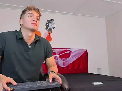 Snapshot of paull_george chatting on October 16, 2025, 2:03 pm paull george online show from October 16, 2025, 2:03 pm