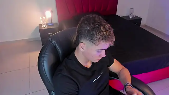 Snapshot of paull_george chatting on September 19, 2025, 1:26 pm paull george online show from September 19, 2025, 1:26 pm