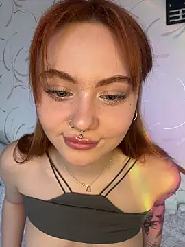 Snapshot of LunaMillie chatting on February 24, 2026, 9:32 am LunaMillie online show from February 24, 2026, 9:32 am