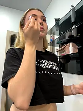 Snapshot of LunaMillie chatting on October 13, 2025, 9:11 am LunaMillie online show from October 13, 2025, 9:11 am