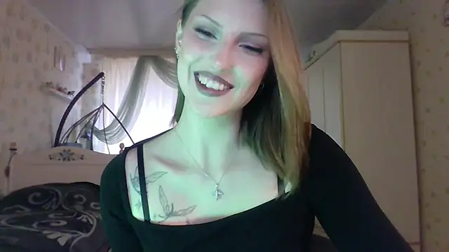 Snapshot of RuxaShade chatting on October 29, 2025, 11:09 am RuxaShade online show from October 29, 2025, 11:09 am