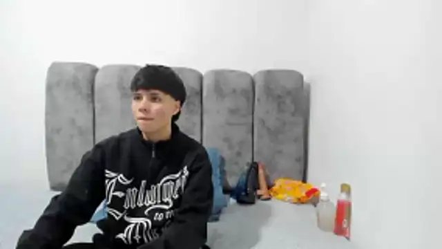 Bruno Cruzz online show from April 17, 2026, 2:25 am