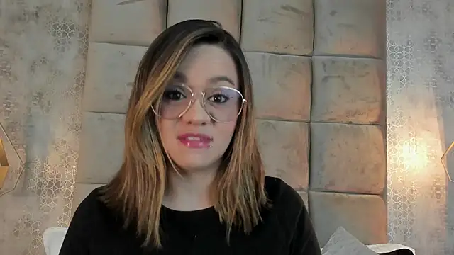 Sky Junne online show from December 22, 2025, 5:46 pm