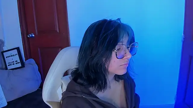 sophiievv online show from February 13, 2026, 7:25 pm