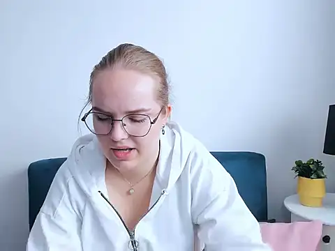 Snapshot of AliceCrazy69 chatting on October 25, 2025, 8:46 am AliceCrazy69 online show from October 25, 2025, 8:46 am