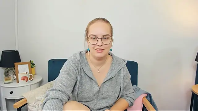 Snapshot of AliceCrazy69 chatting on September 17, 2025, 6:26 am AliceCrazy69 online show from September 17, 2025, 6:26 am