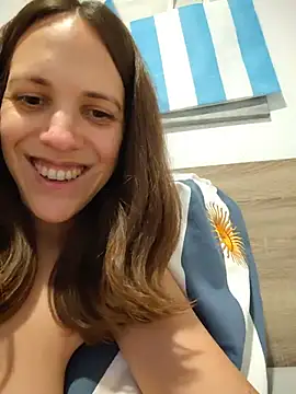 Snapshot of lauflor chatting on June 22, 2026, 9:34 pm lauflor online show from June 22, 2026, 9:34 pm