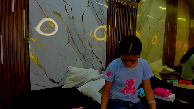 Snapshot of VictoriaDuart chatting on October 19, 2025, 7:49 pm VictoriaDuart online show from October 19, 2025, 7:49 pm