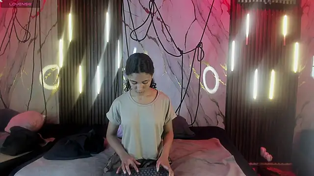 Snapshot of VictoriaDuart chatting on November 1, 2025, 8:14 pm VictoriaDuart online show from November 1, 2025, 8:14 pm