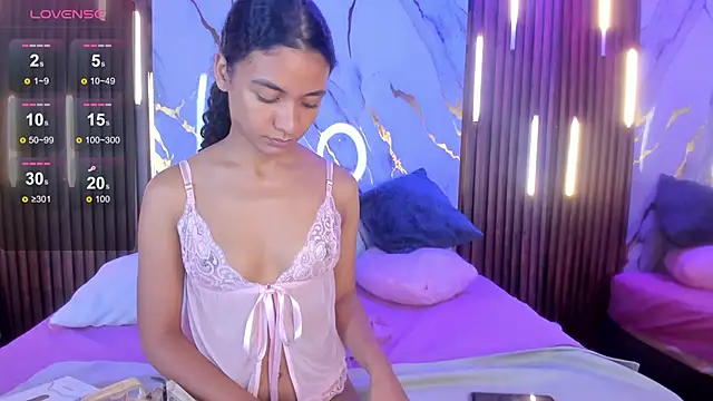 Snapshot of VictoriaDuart chatting on October 8, 2025, 8:20 pm VictoriaDuart online show from October 8, 2025, 8:20 pm