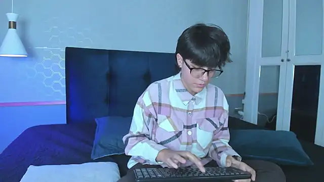 Tsuki Maru online show from September 21, 2025, 8:03 pm