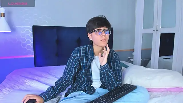 Tsuki Maru online show from September 22, 2025, 7:53 pm