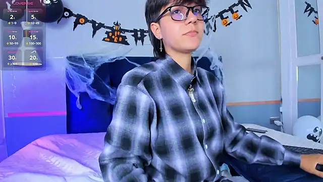 Tsuki Maru online show from October 17, 2025, 8:21 pm