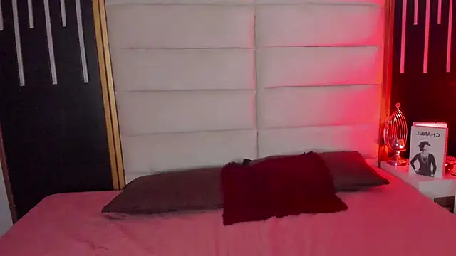 RebecaSnow online show from March 18, 2026, 12:03 am