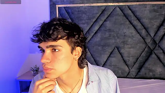 JoeCollins  online show from October 21, 2025, 9:03 pm