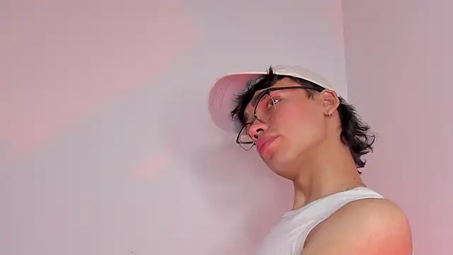 JoeCollins  online show from September 18, 2025, 4:26 am