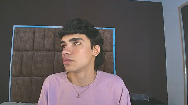 JoeCollins  online show from November 3, 2025, 1:22 am