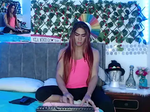 Coral Santana x online show from October 14, 2025, 3:01 pm