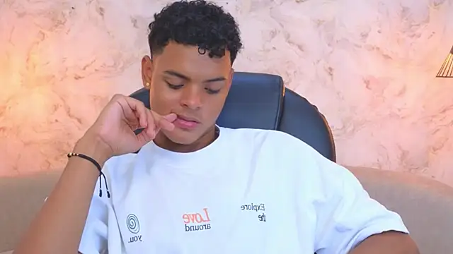 Valentino Thompson online show from October 27, 2025, 7:59 pm