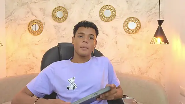 Valentino Thompson online show from September 15, 2025, 7:36 pm