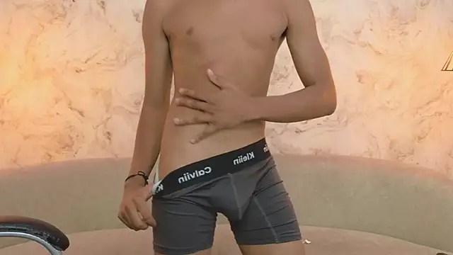 Valentino Thompson online show from September 26, 2025, 7:54 pm