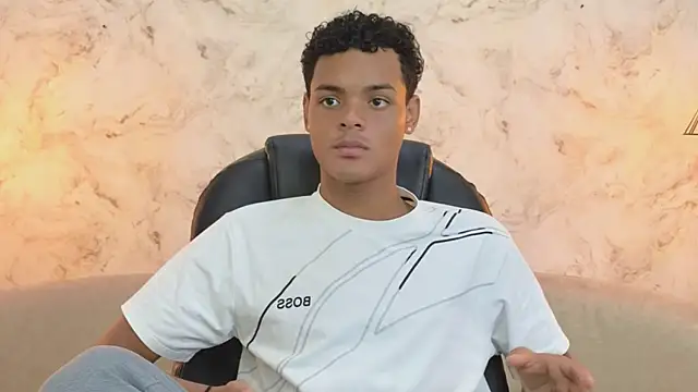 Valentino Thompson online show from September 28, 2025, 7:32 pm