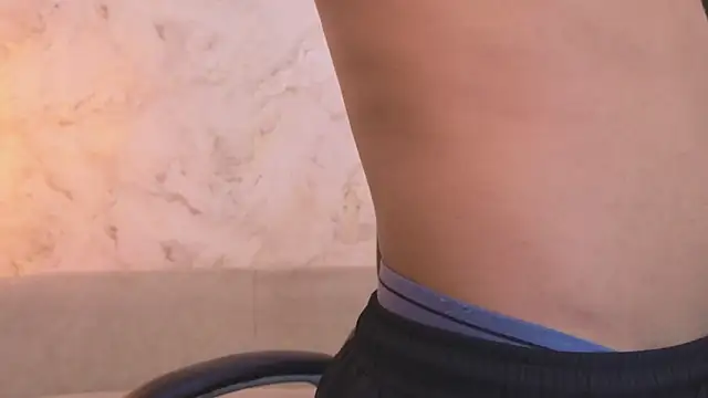 Valentino Thompson online show from October 2, 2025, 8:01 pm