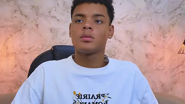 Valentino Thompson online show from October 12, 2025, 7:37 pm