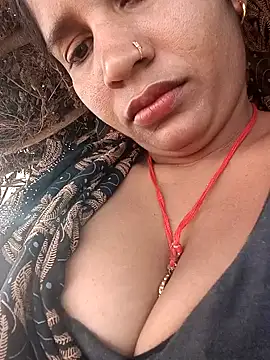 Snapshot of Hot_Seema83 chatting on November 7, 2025, 6:18 am Hot Seema83 online show from November 7, 2025, 6:18 am