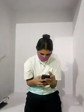 Snapshot of Student_girl2 chatting on October 27, 2025, 1:17 am Student girl2 online show from October 27, 2025, 1:17 am