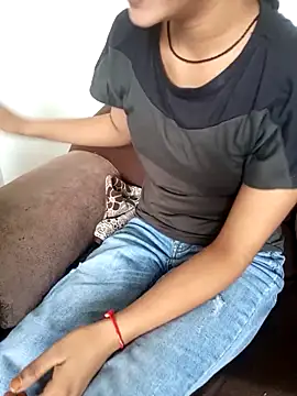 Snapshot of Student_girl2 chatting on October 1, 2025, 4:39 am Student girl2 online show from October 1, 2025, 4:39 am