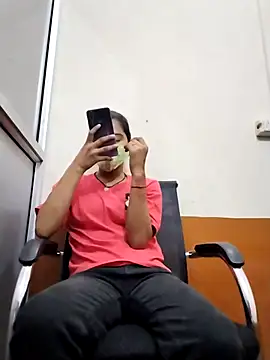 Snapshot of Student_girl2 chatting on October 16, 2025, 6:21 am Student girl2 online show from October 16, 2025, 6:21 am