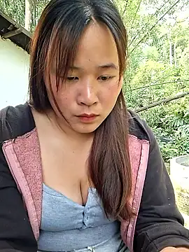 ALIENHR38 online show from April 28, 2026, 2:27 am