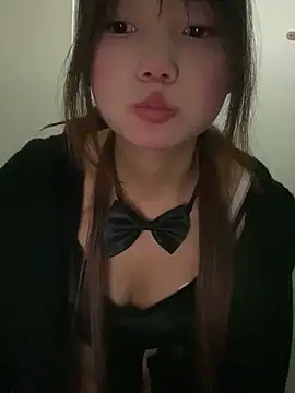 xixi 28 online show from October 18, 2025, 1:18 am