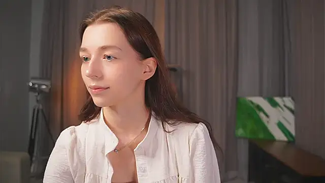 RoxieBolich online show from September 19, 2025, 1:37 pm