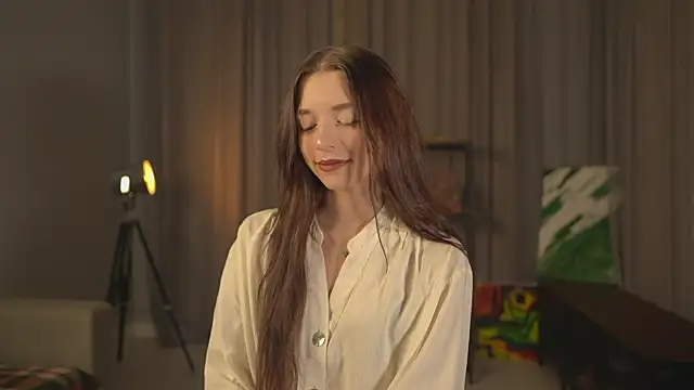 RoxieBolich online show from October 24, 2025, 1:43 pm