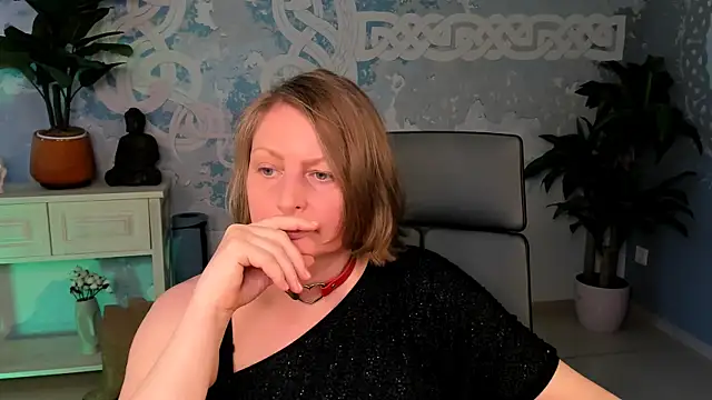 TiffanyBrauny online show from September 10, 2025, 9:19 am