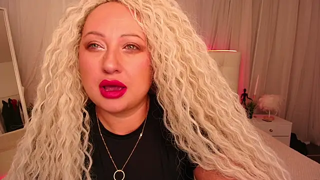 Snapshot of Lilit_1Love chatting on October 1, 2025, 4:33 pm Lilit 1Love online show from October 1, 2025, 4:33 pm