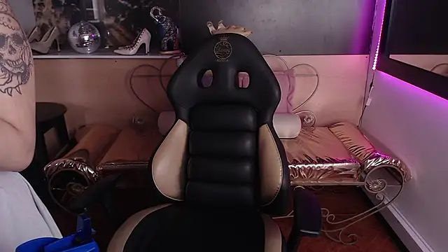 Snapshot of Nasly_Dream chatting on October 10, 2025, 8:31 pm Nasly Dream online show from October 10, 2025, 8:31 pm