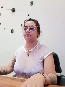 LylaVixxen online show from April 23, 2026, 6:20 pm